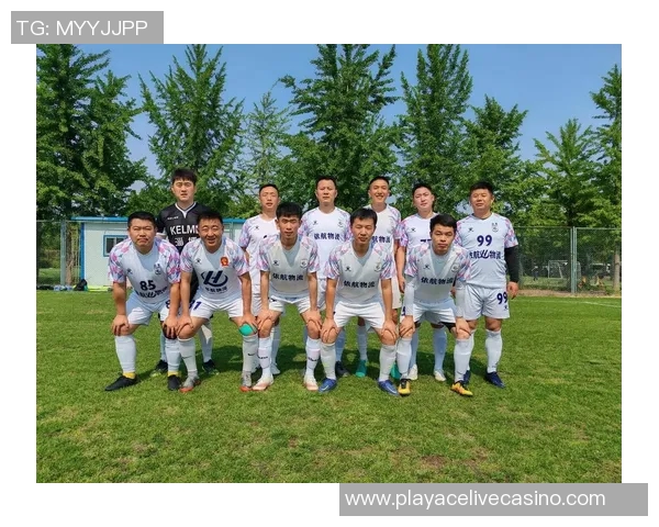 足球的特性与魅力探讨：团队合作战术变化与个人技术的完美结合