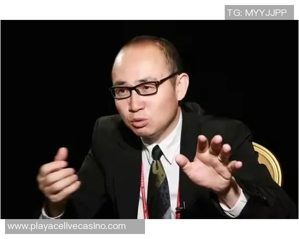 足球国王的传奇之路：从草根到世界巅峰的辉煌历程